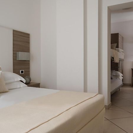 Hotel Embassy Ричоне Екстериор снимка