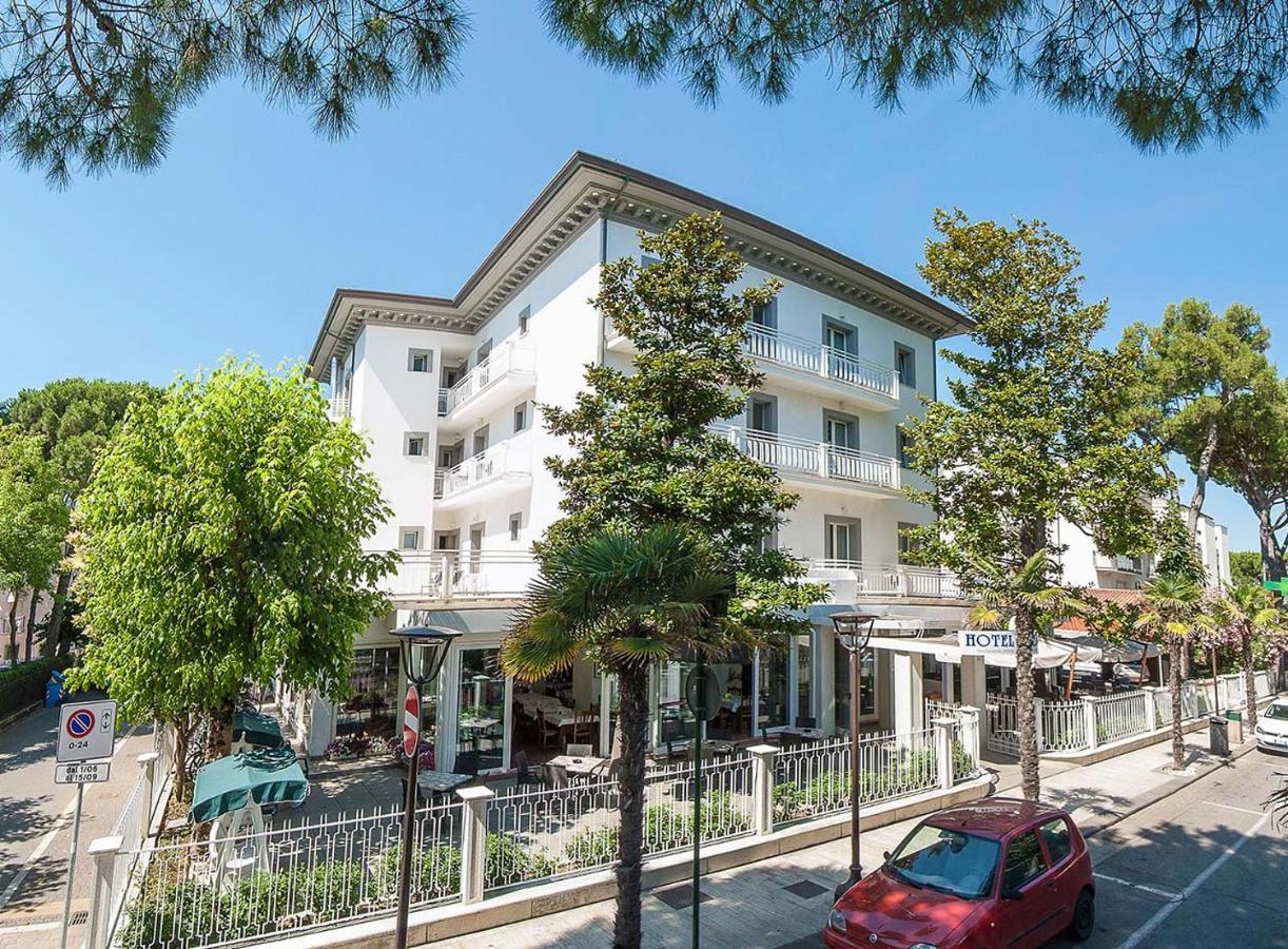 Hotel Embassy Ричоне Екстериор снимка