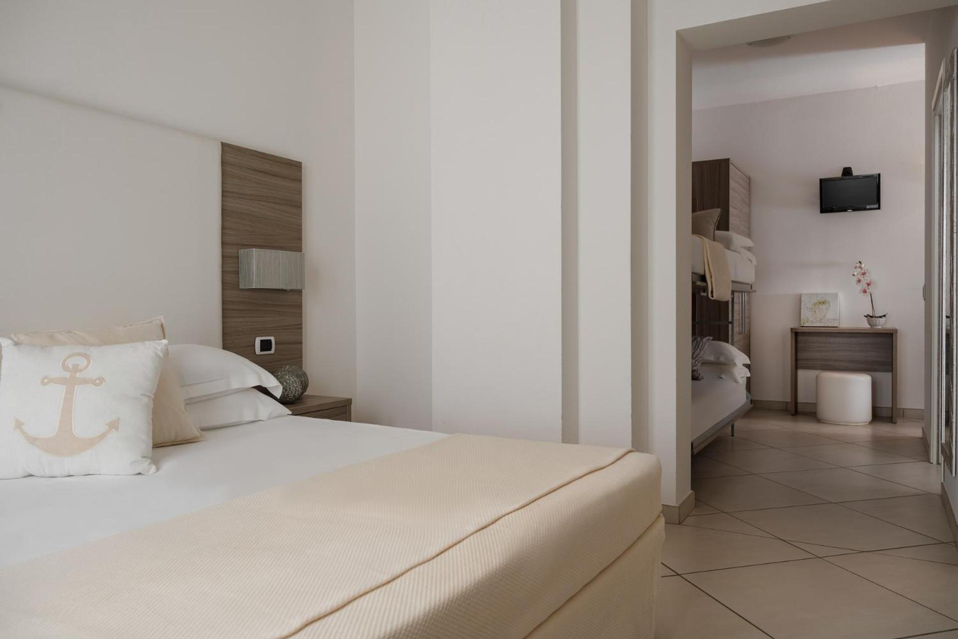 Hotel Embassy Ричоне Екстериор снимка