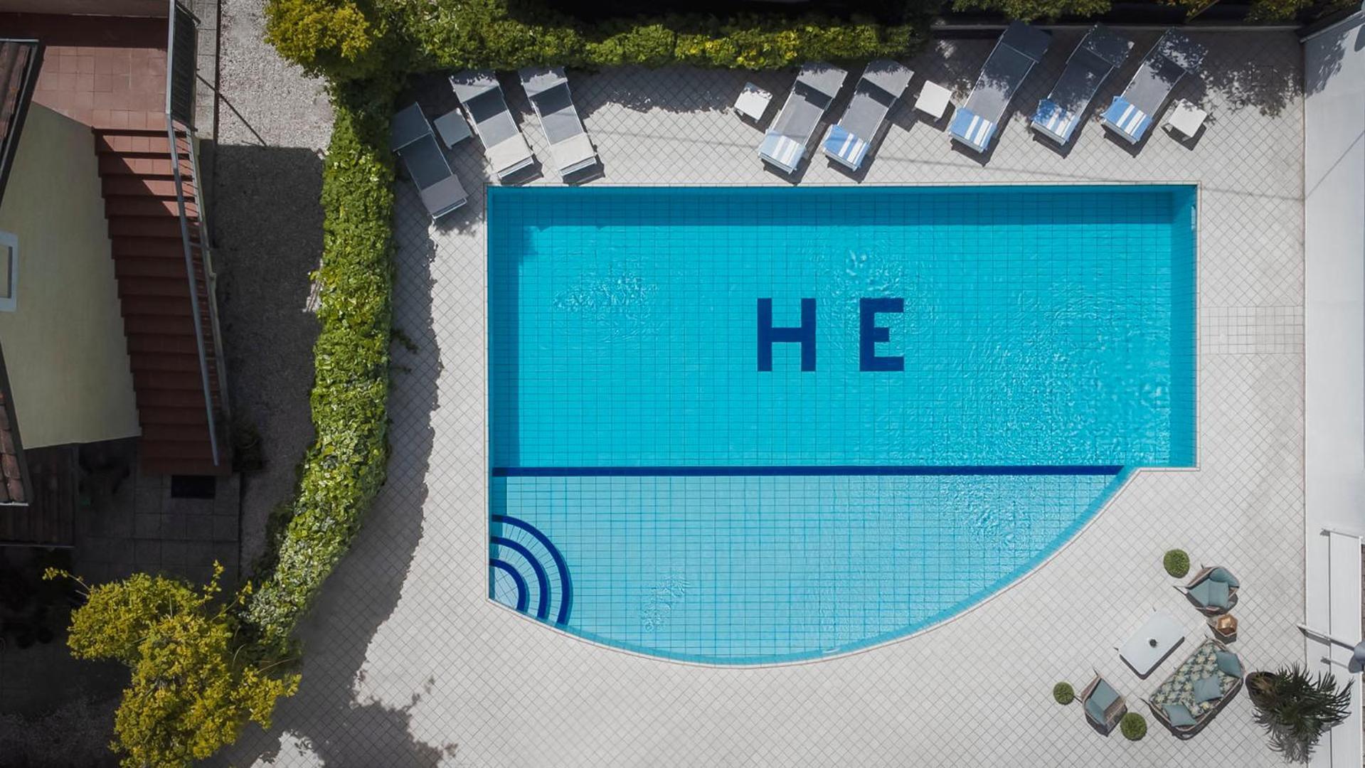 Hotel Embassy Ричоне Екстериор снимка